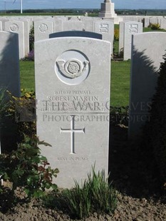 MONT HUON MILITARY CEMETERY, LE TREPORT - MARTIN, R