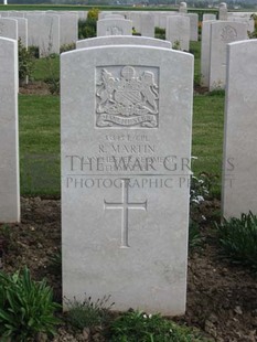 MONT HUON MILITARY CEMETERY, LE TREPORT - MARTIN, ROBERT