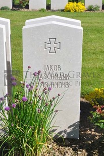 MONT HUON MILITARY CEMETERY, LE TREPORT - MASCHMANN, JAKOB