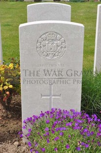 MONT HUON MILITARY CEMETERY, LE TREPORT - McBRIDE, T