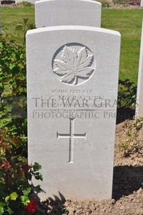 MONT HUON MILITARY CEMETERY, LE TREPORT - McCRACKEN, L G