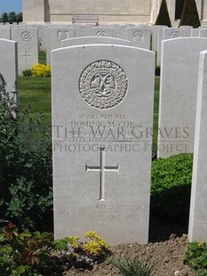 MONT HUON MILITARY CEMETERY, LE TREPORT - McCUE, DOMINIC