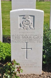 MONT HUON MILITARY CEMETERY, LE TREPORT - McCULLOCH, ROBERT GARTON