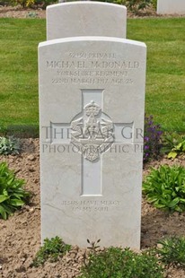 MONT HUON MILITARY CEMETERY, LE TREPORT - McDONALD, MICHAEL