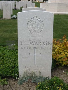 MONT HUON MILITARY CEMETERY, LE TREPORT - McGILL, S