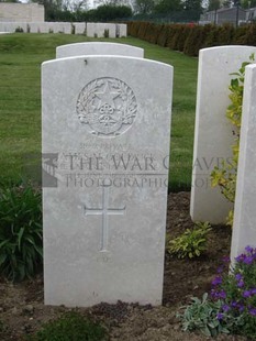 MONT HUON MILITARY CEMETERY, LE TREPORT - McGOLDRICK, JAMES