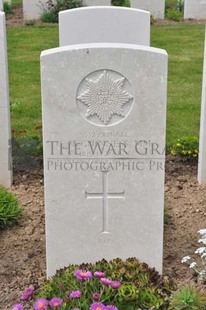 MONT HUON MILITARY CEMETERY, LE TREPORT - McGUINNESS, CHARLES