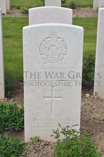 MONT HUON MILITARY CEMETERY, LE TREPORT - McKEE, THOMAS SCOTT