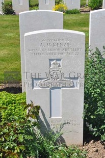 MONT HUON MILITARY CEMETERY, LE TREPORT - McKENZIE, ALFRED