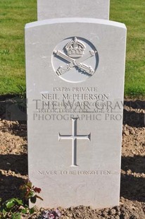 MONT HUON MILITARY CEMETERY, LE TREPORT - McPHERSON, NEIL