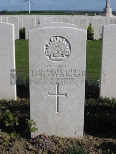 MONT HUON MILITARY CEMETERY, LE TREPORT - McQUEEN, DONALD