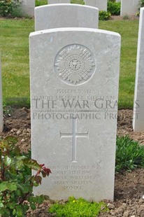 MONT HUON MILITARY CEMETERY, LE TREPORT - MECHAN, DAVID MELVILLE