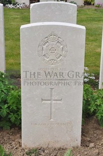 MONT HUON MILITARY CEMETERY, LE TREPORT - MEREDITH, PERCIVAL ROBERT