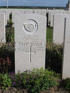 MONT HUON MILITARY CEMETERY, LE TREPORT - METCALFE, B