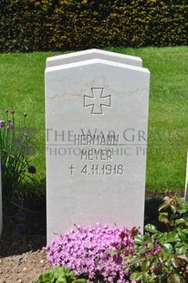 MONT HUON MILITARY CEMETERY, LE TREPORT - MEYER, HERMAN