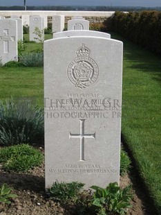 MONT HUON MILITARY CEMETERY, LE TREPORT - MILLS, ALFRED GEORGE