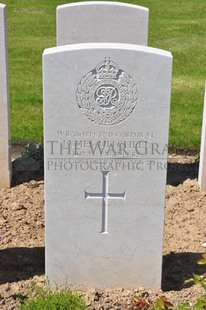 MONT HUON MILITARY CEMETERY, LE TREPORT - MITCHELL, JAMES