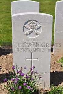 MONT HUON MILITARY CEMETERY, LE TREPORT - MOON, JACK FREDERICK