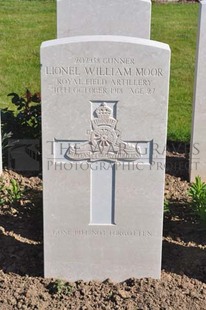 MONT HUON MILITARY CEMETERY, LE TREPORT - MOOR, LIONEL WILLIAM