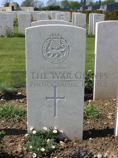 MONT HUON MILITARY CEMETERY, LE TREPORT - MOORHOUSE, C