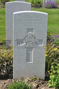 MONT HUON MILITARY CEMETERY, LE TREPORT - MOORHOUSE, W