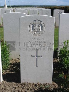 MONT HUON MILITARY CEMETERY, LE TREPORT - MOORSE, ALBERT JOHN