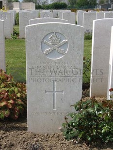 MONT HUON MILITARY CEMETERY, LE TREPORT - MORGAN, EMANUEL