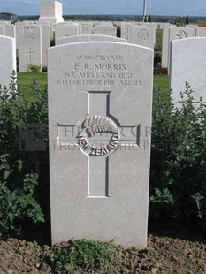 MONT HUON MILITARY CEMETERY, LE TREPORT - MORRIS, ERNEST RUSSELL