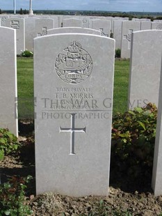 MONT HUON MILITARY CEMETERY, LE TREPORT - MORRIS, T B