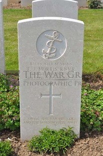 MONT HUON MILITARY CEMETERY, LE TREPORT - MORRIS, THOMAS JAMES