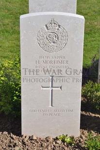 MONT HUON MILITARY CEMETERY, LE TREPORT - MORTIMER, HORACE