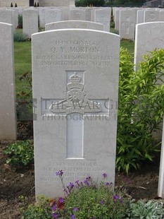 MONT HUON MILITARY CEMETERY, LE TREPORT - MORTON, QUINTON YOUNG