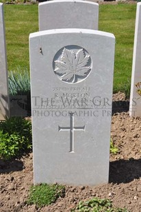 MONT HUON MILITARY CEMETERY, LE TREPORT - MORTON, ROBERT