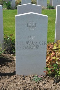 MONT HUON MILITARY CEMETERY, LE TREPORT - MOTZ, KARL