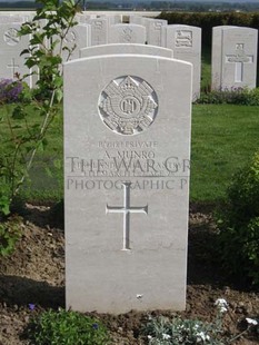 MONT HUON MILITARY CEMETERY, LE TREPORT - MUNRO, ALEXANDER