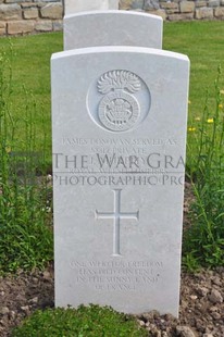 MONT HUON MILITARY CEMETERY, LE TREPORT - MURPHY, J