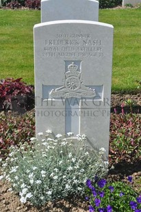 MONT HUON MILITARY CEMETERY, LE TREPORT - NASH, FREDERICK