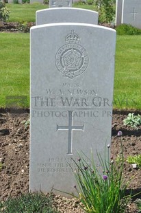 MONT HUON MILITARY CEMETERY, LE TREPORT - NEWSON, WALTER ALEXANDER