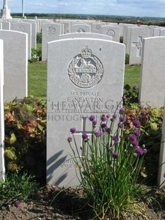 MONT HUON MILITARY CEMETERY, LE TREPORT - NEWTON, EMANUEL