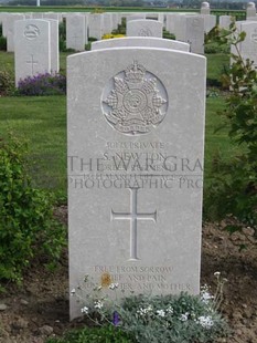 MONT HUON MILITARY CEMETERY, LE TREPORT - NEWTON, STEADMAN