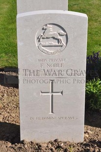 MONT HUON MILITARY CEMETERY, LE TREPORT - NOBLE, FREDERICK