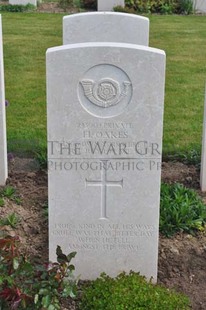 MONT HUON MILITARY CEMETERY, LE TREPORT - OAKES, HARRY