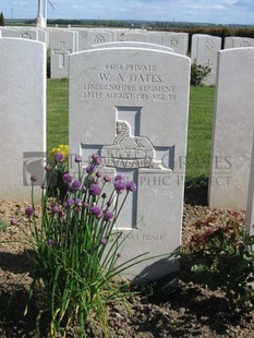 MONT HUON MILITARY CEMETERY, LE TREPORT - OATES, WILLIAM ARTHUR