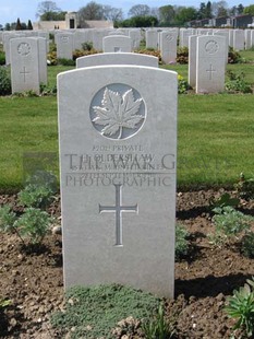 MONT HUON MILITARY CEMETERY, LE TREPORT - OLDERSHAW, H