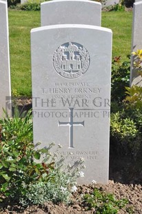 MONT HUON MILITARY CEMETERY, LE TREPORT - ORKNEY, THOMAS HENRY