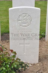 MONT HUON MILITARY CEMETERY, LE TREPORT - OVERTON, H