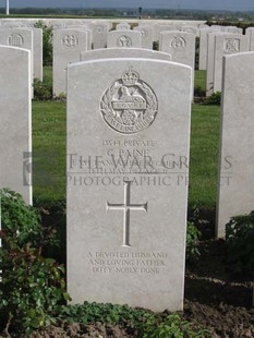 MONT HUON MILITARY CEMETERY, LE TREPORT - PAINE, C