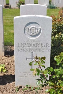 MONT HUON MILITARY CEMETERY, LE TREPORT - PARAMOR, S T