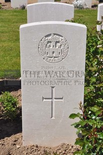 MONT HUON MILITARY CEMETERY, LE TREPORT - PARFITT, HERBERT HENRY