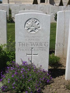 MONT HUON MILITARY CEMETERY, LE TREPORT - PARKES, SAMUEL